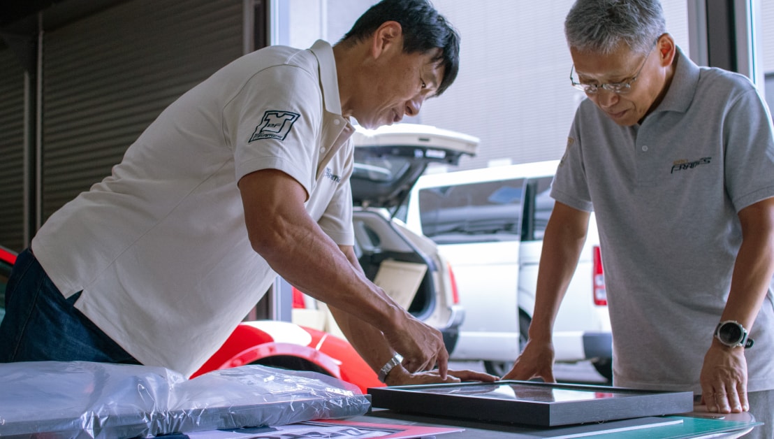 クラフトマンが作業している様子