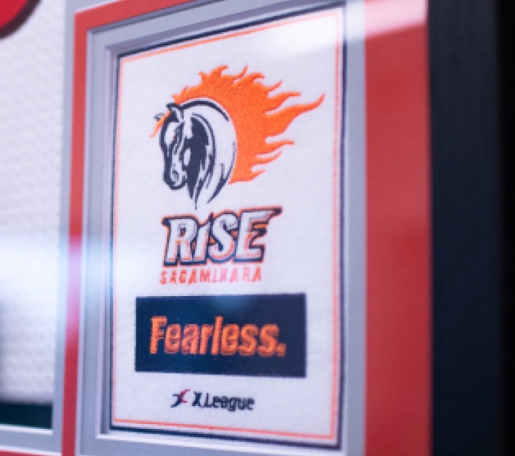 ロゴプレート刺繍